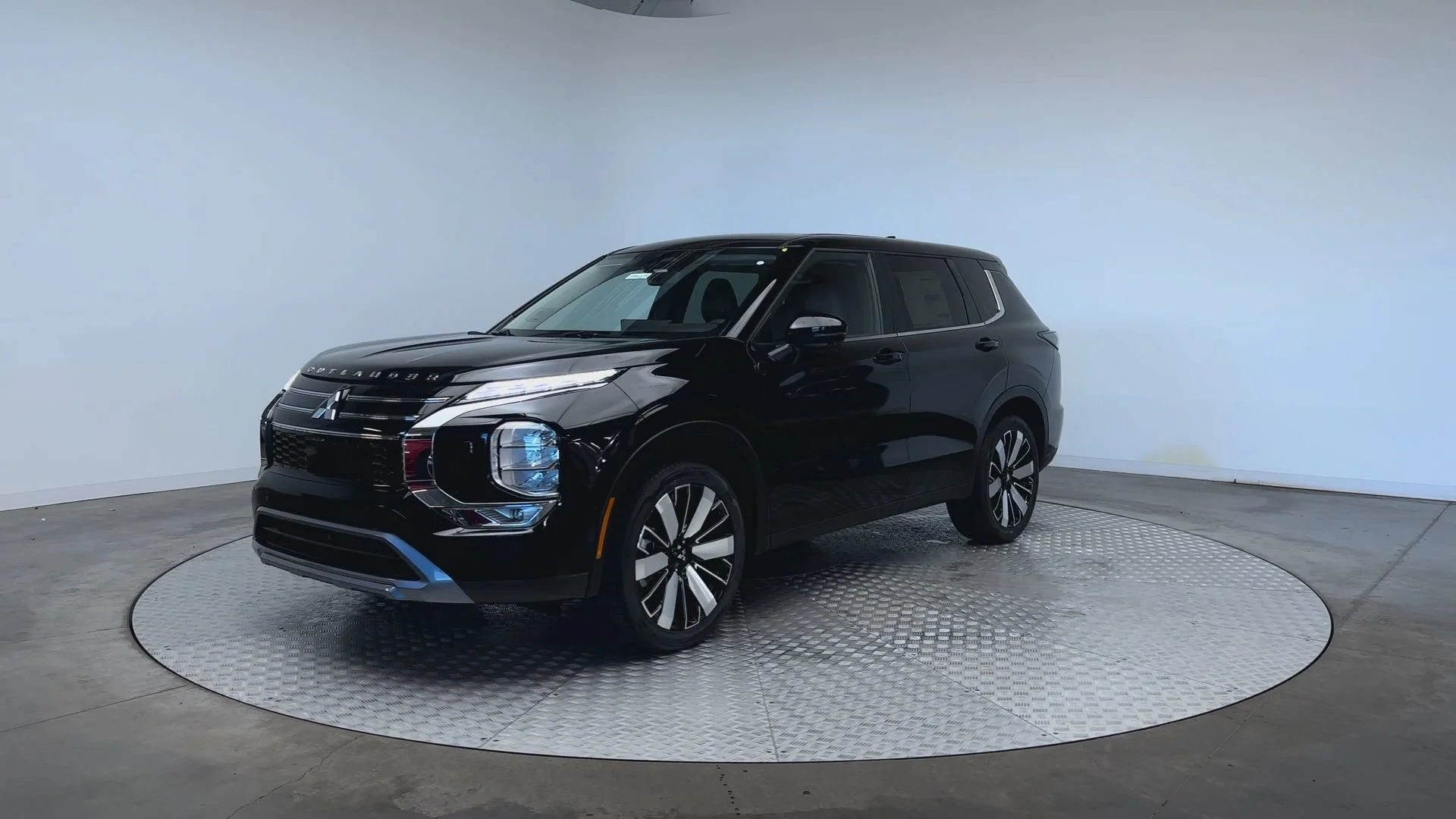 New 2026 Labrador Black Pearl Mitsubishi SE image 4