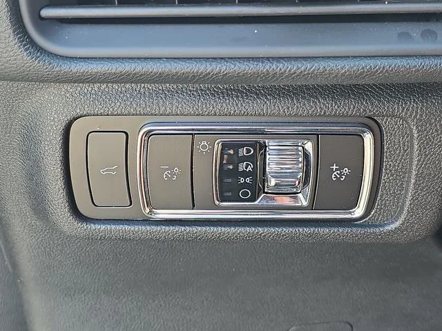 Used 2023 Gray Lincoln Standard image 21