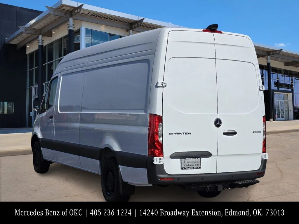 Used 2025 White Mercedes-Benz Cargo 170 WB image 4