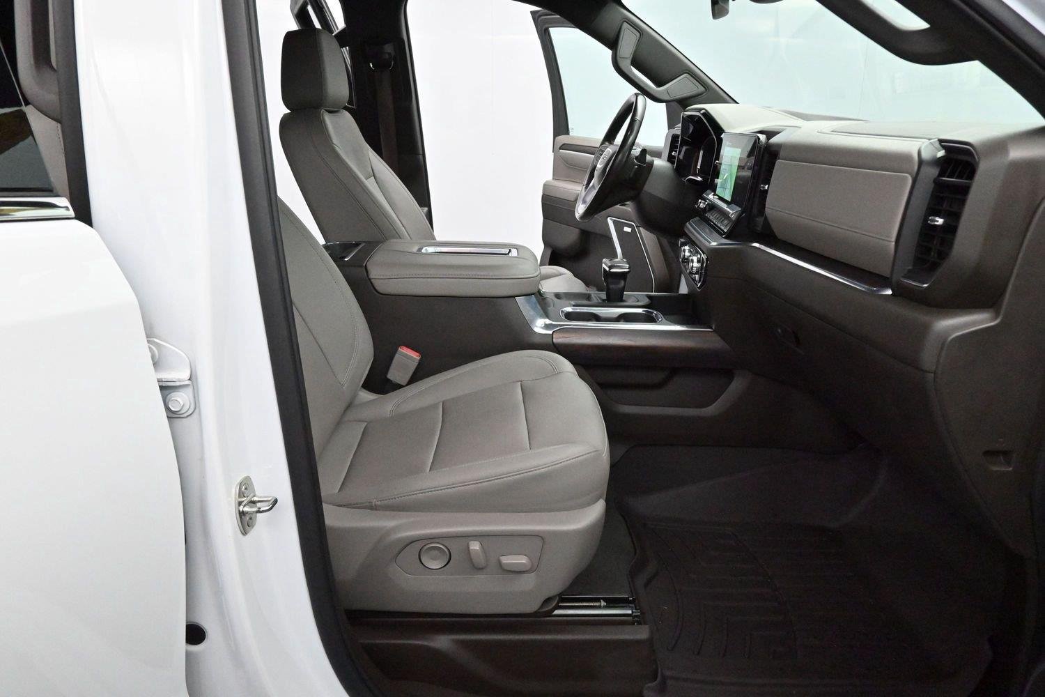 Used 2022 Summit White GMC SLT image 30