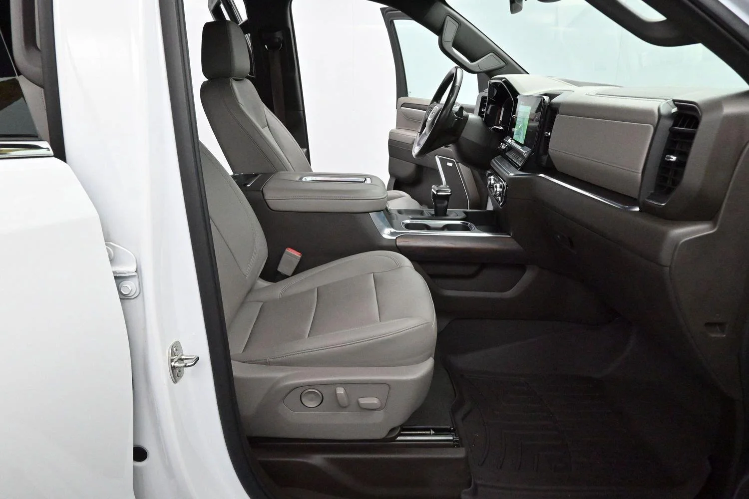 Used 2022 Summit White GMC SLT image 30