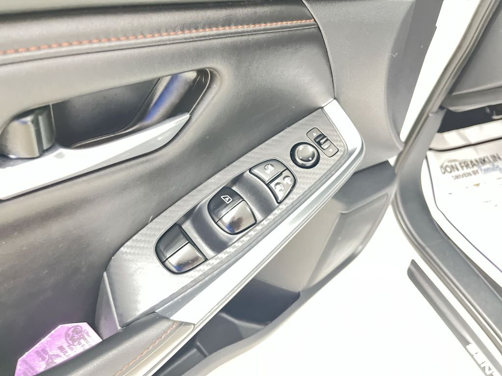 Used 2021 White Nissan SR image 17