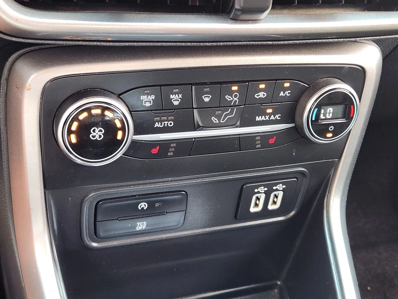 Used 2020 Black Ford SE image 18