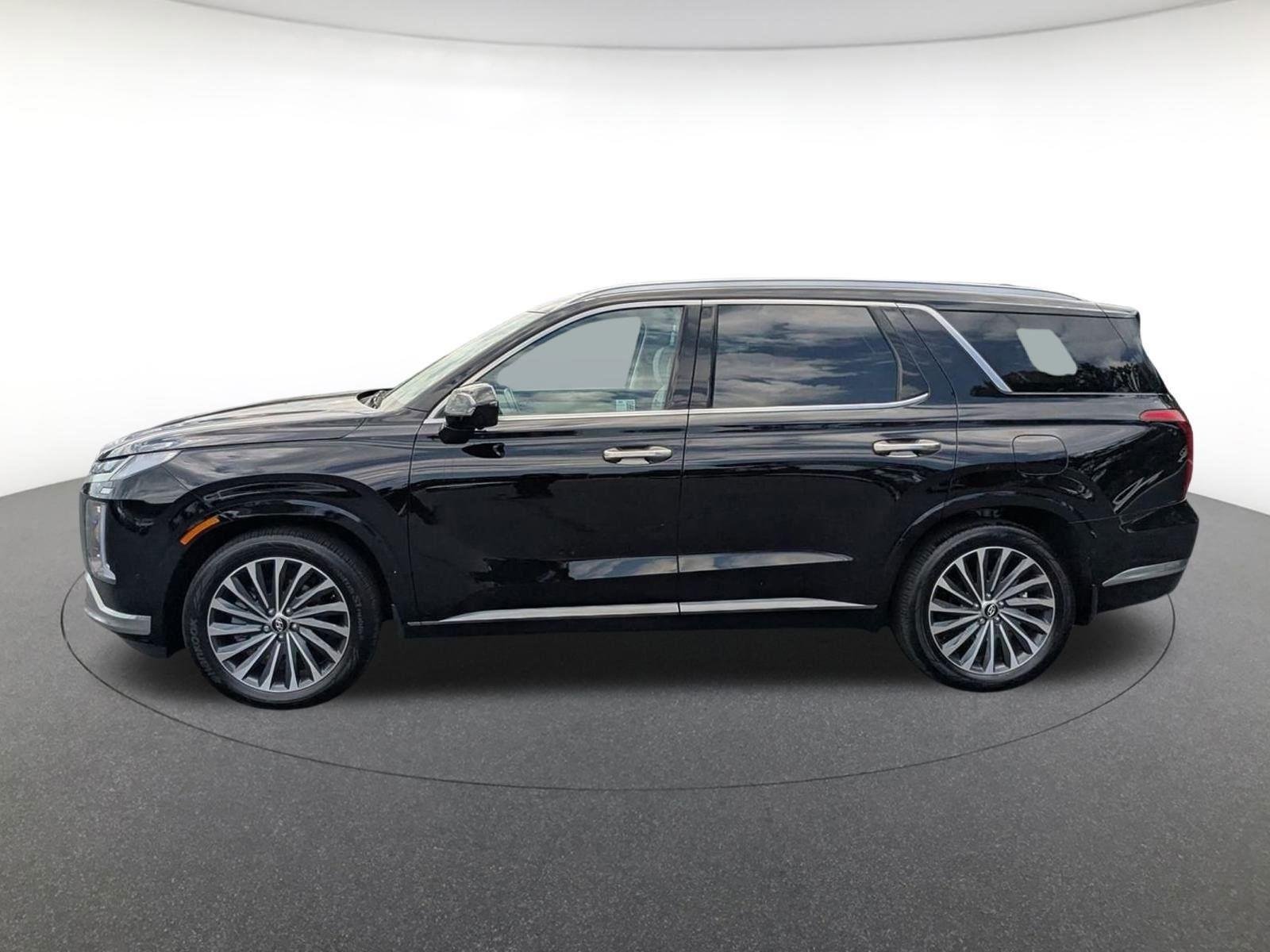 Used 2025 Abyss Black Pearl Hyundai Calligraphy image 8