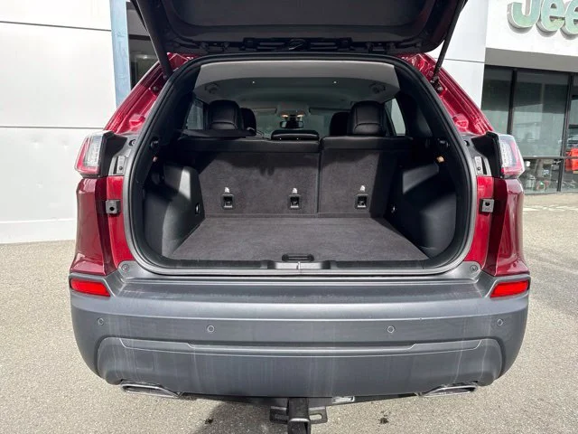 Used 2019 Velvet Red Pearlcoat Jeep Latitude Plus image 16