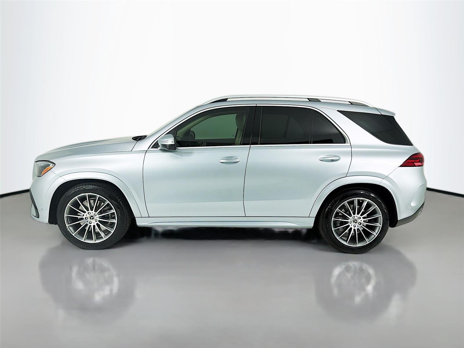 Used 2025 Cirrus Silver Metallic Mercedes-Benz GLE 350 image 2
