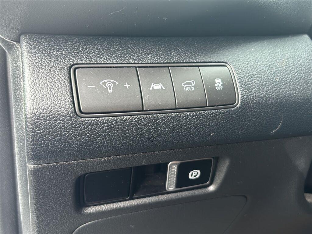 Used 2022 Quartz White Hyundai SEL image 11