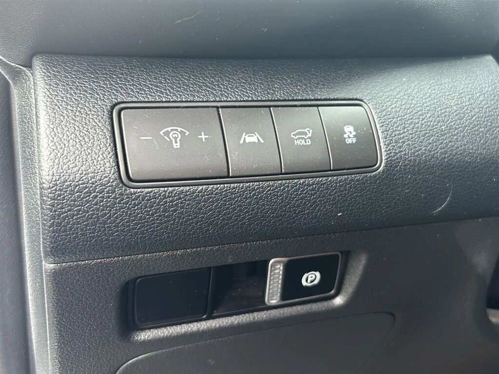 Used 2022 Quartz White Hyundai SEL image 11
