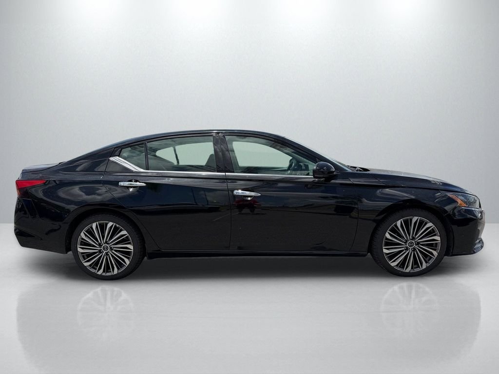 Used 2023 Black Nissan 2.5 SL image 4
