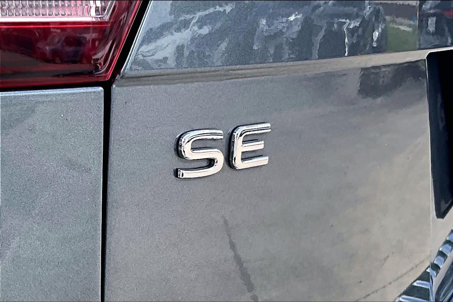 Used 2022 Platinum Gray Metallic Volkswagen SE R-Line Black image 9