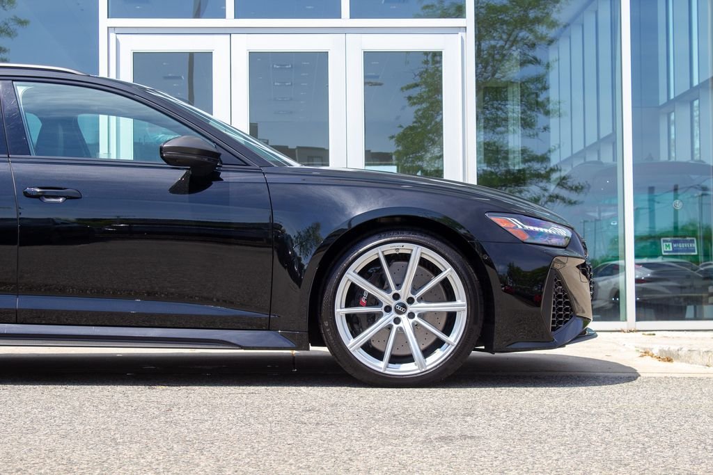 Used 2024 Mythos Black Metallic Audi 4.0T image 5