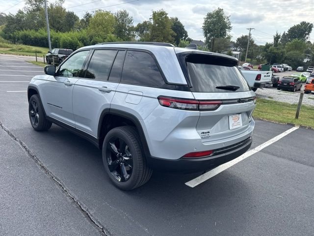 New 2025 Silver Zynith Exterior Paint Jeep Limited image 5