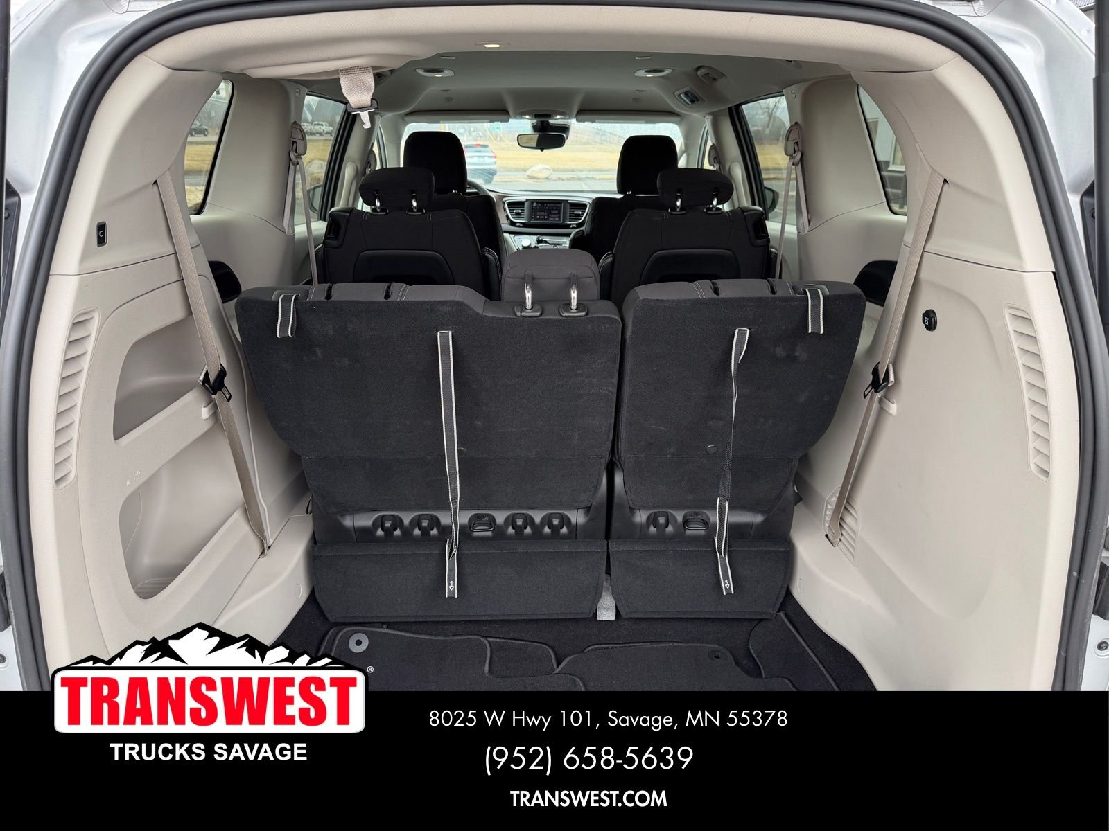 Used 2024 Silver Chrysler LX image 17