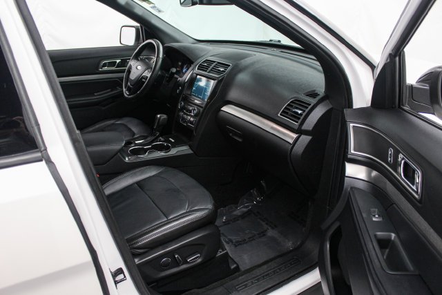 Used 2018 White Platinum Clearcoat Metallic Ford XLT image 16
