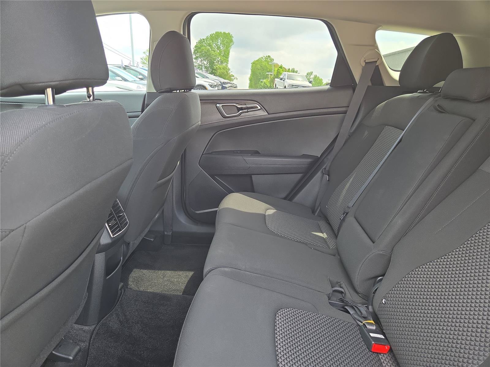 2025 Kia Sportage LX - Photo 13