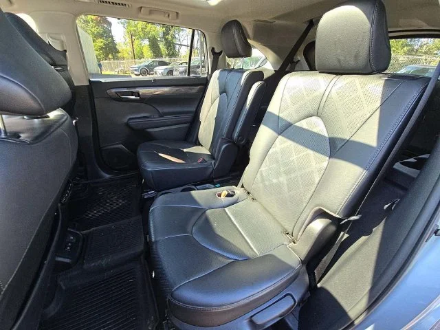 Used 2020 Blue Toyota Platinum image 7