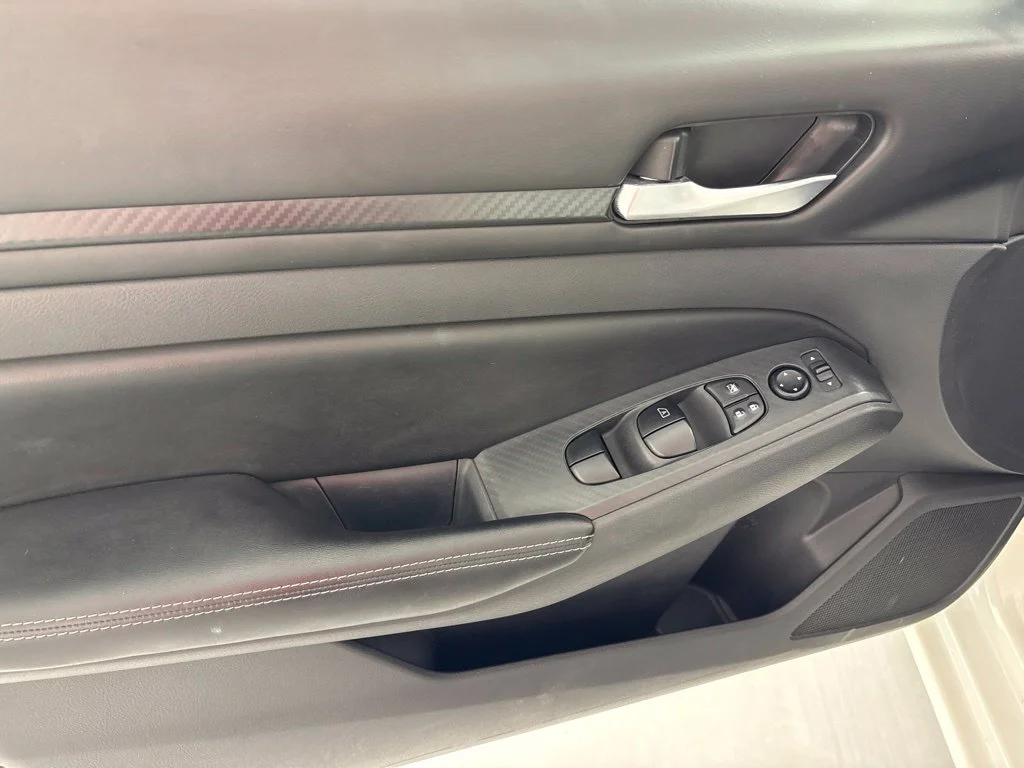Used 2024 White Nissan 2.5 SV image 23