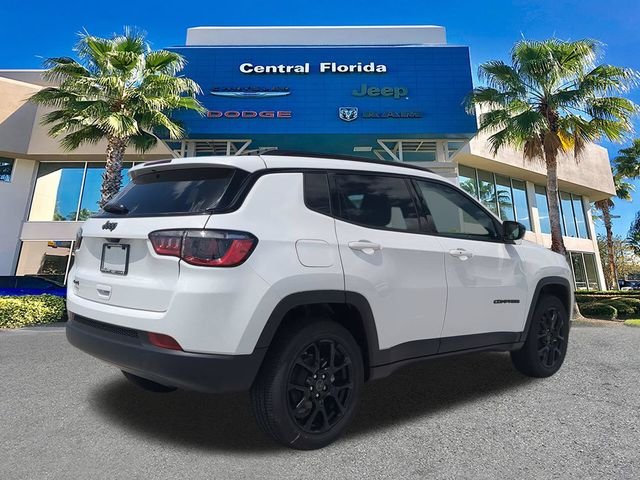 New 2026 Bright White Clearcoat Jeep Latitude image 5