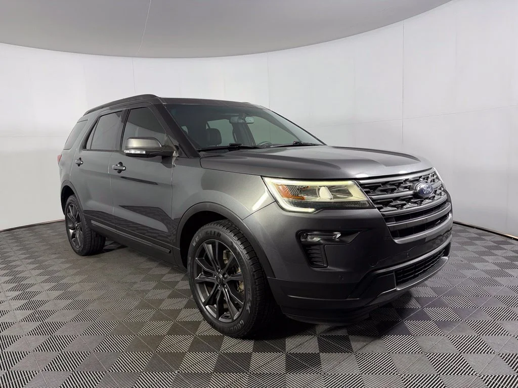 Used 2018 Gray Ford XLT image 3