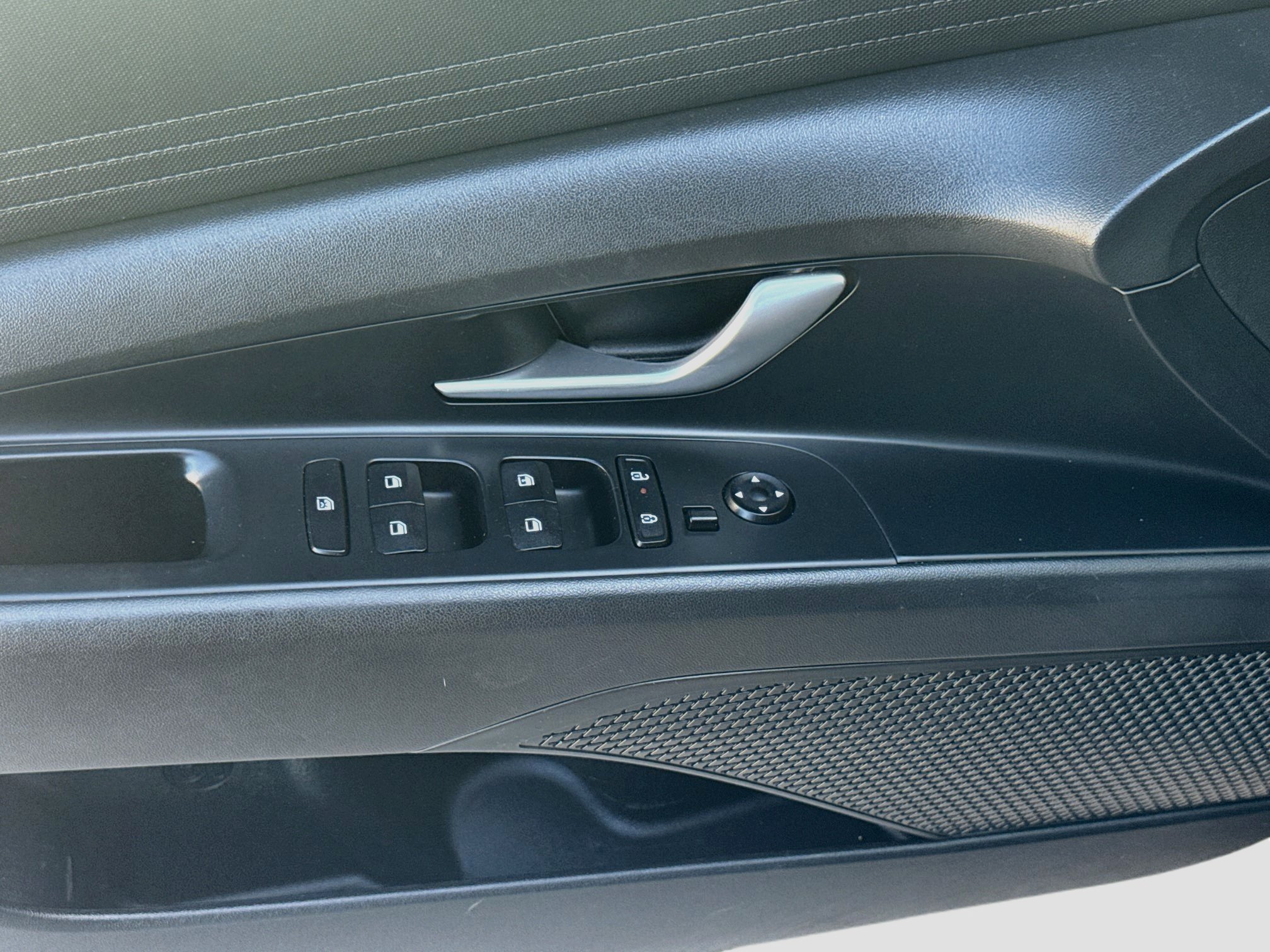 2025 Hyundai Elantra SE - Photo 14