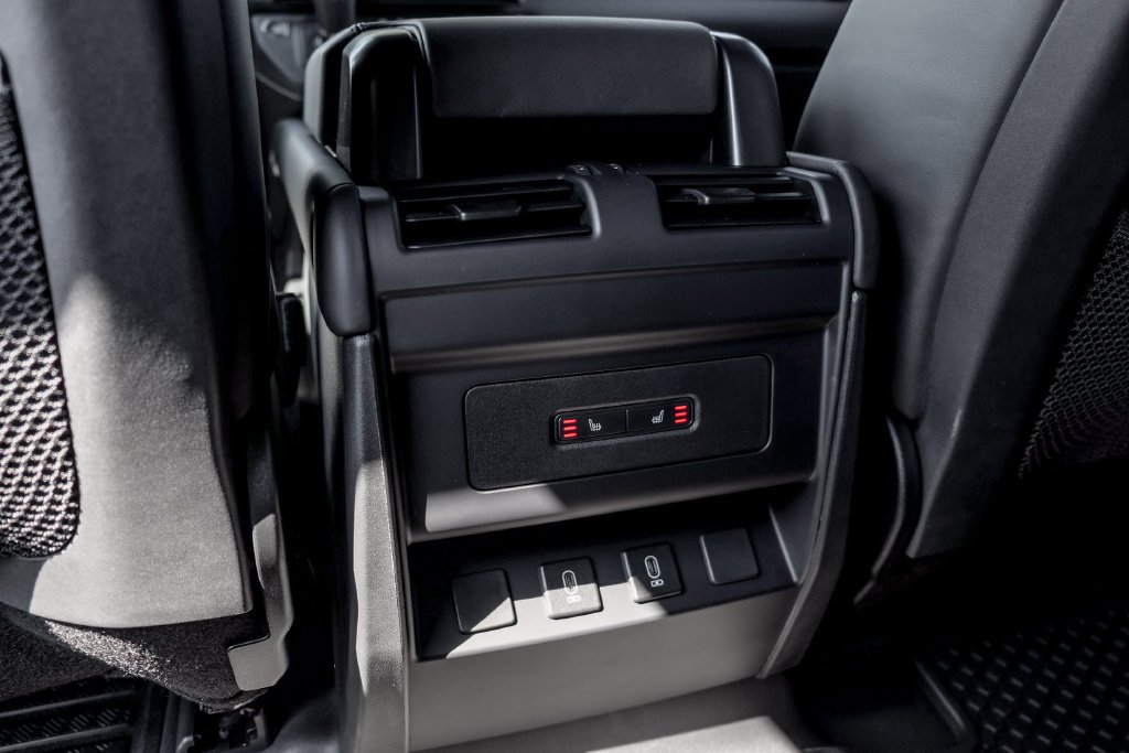 New 2026 Woolstone Green Land Rover X-Dynamic SE image 18