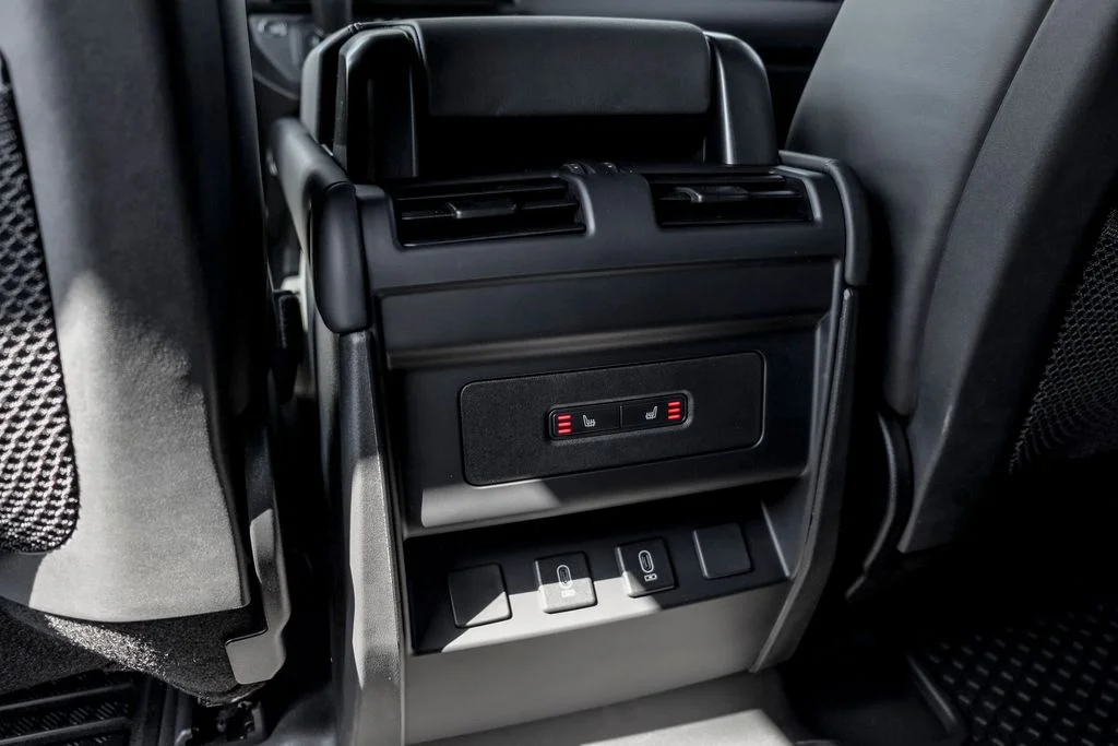 New 2026 Woolstone Green Land Rover X-Dynamic SE image 18