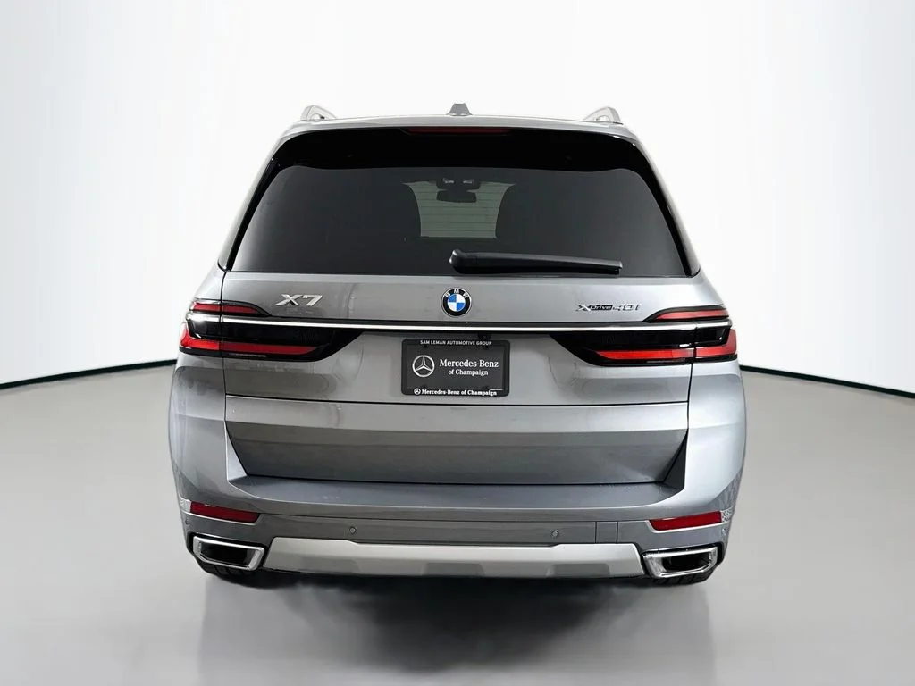 Used 2024 Gray BMW xDrive40i image 6