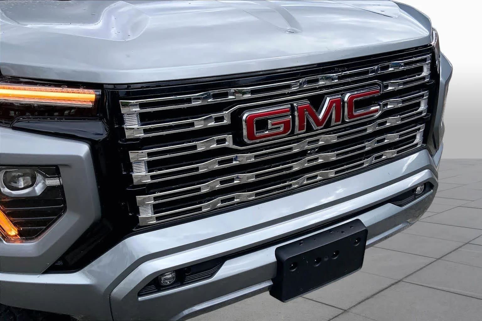 Used 2024 Sterling Metallic GMC 4WD Denali image 30