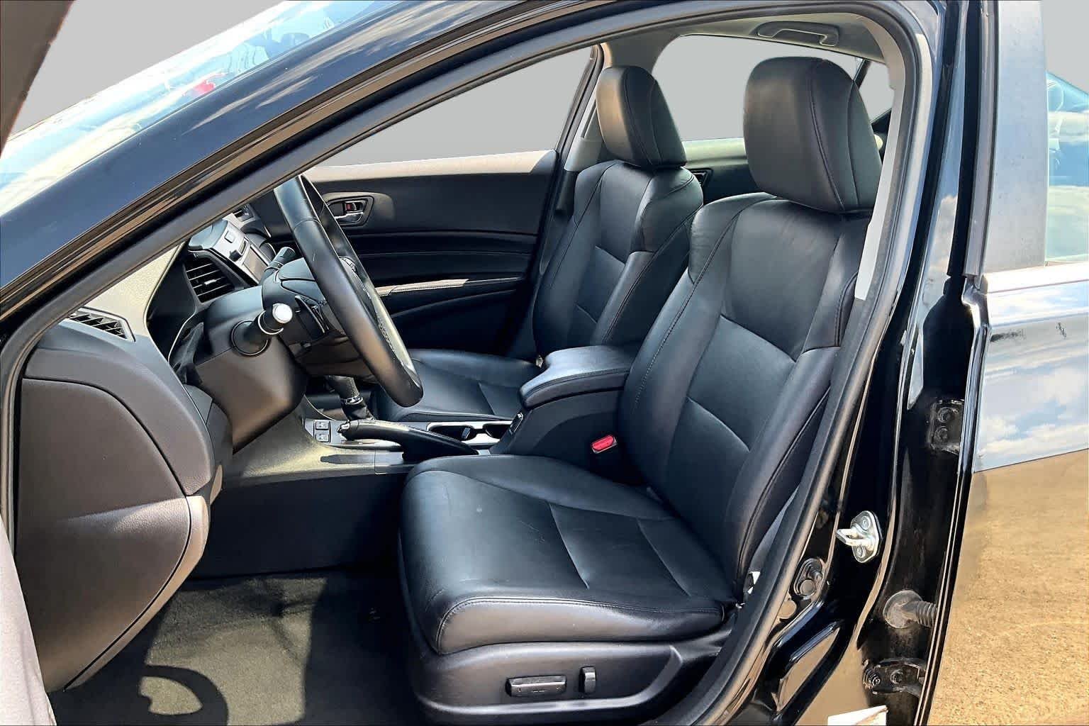 Used 2016 Crystal Black Pearl Acura w/Premium Pkg image 8