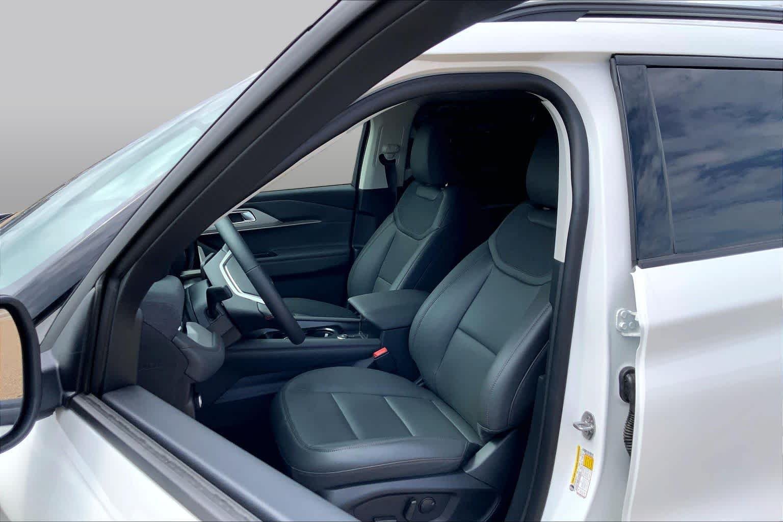 New 2026 Star White Metallic Tri-Coat Ford Active image 9