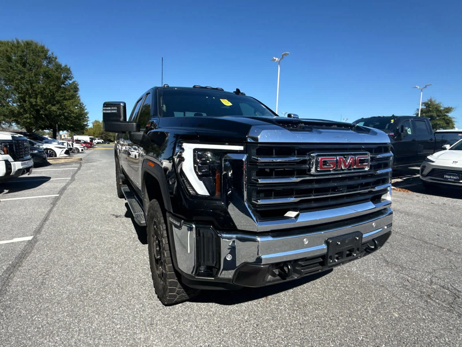 Used 2025 Onyx Black GMC SLT image 3