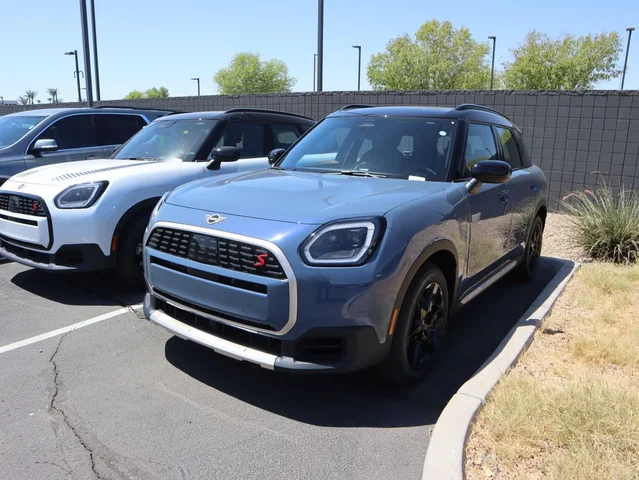 2027 MINI Countryman Signature Plus