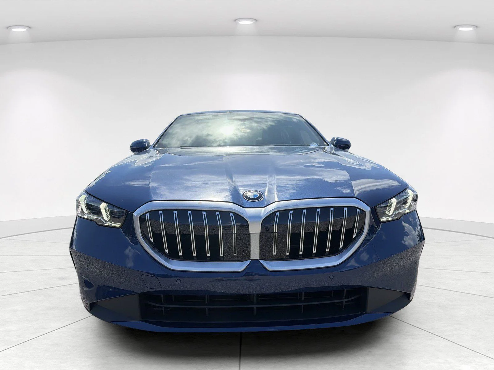 New 2027 Phytonic Blue Metallic BMW 530i image 2