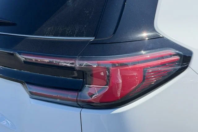 New 2026 Summit White GMC Elevation image 5