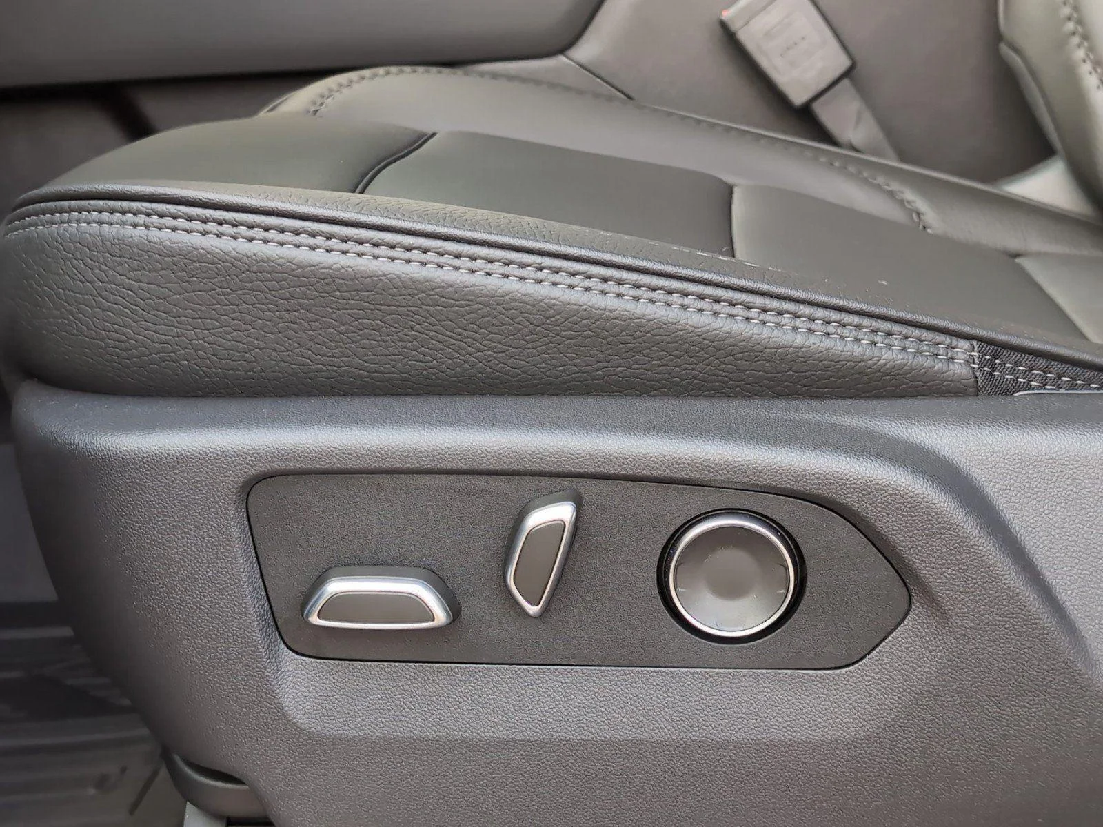 New 2026 Sterling Metallic GMC Denali image 18
