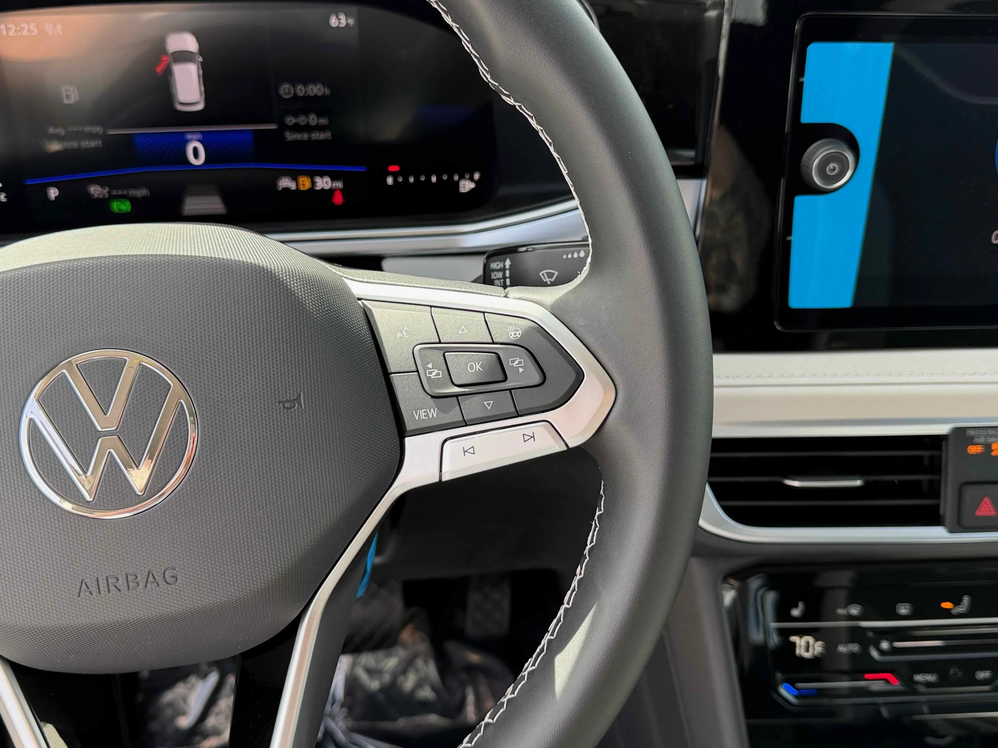 New 2026 Pure White Volkswagen SE image 18