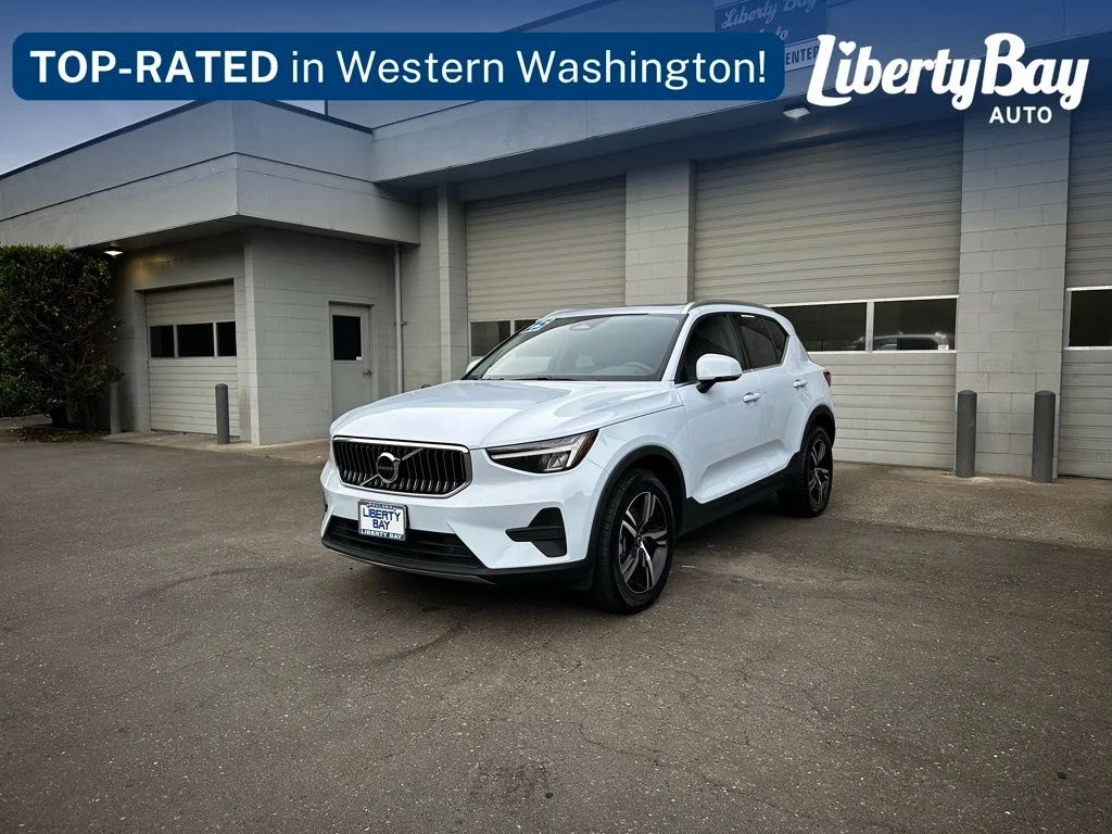2025 Volvo XC40 B5 Core Bright AWD's photo