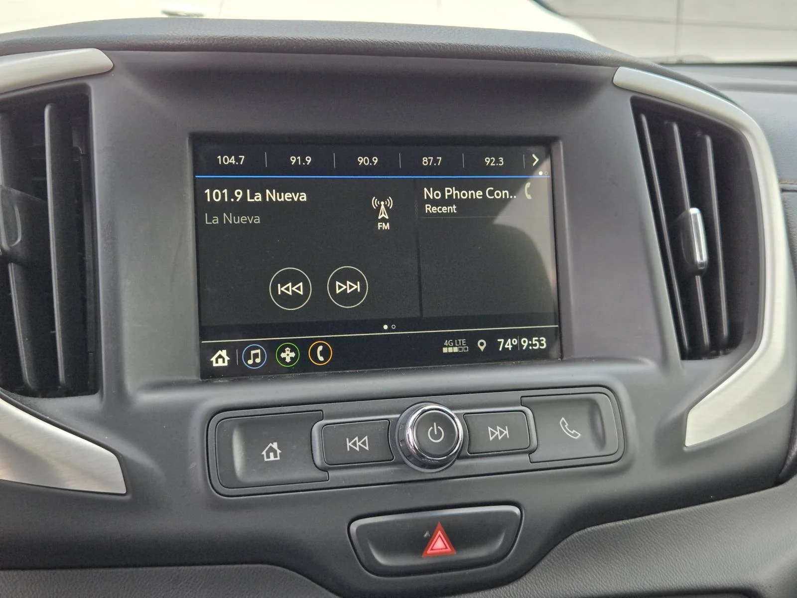 Used 2019 Ebony Twilight Metallic GMC FWD 4dr SLE image 10