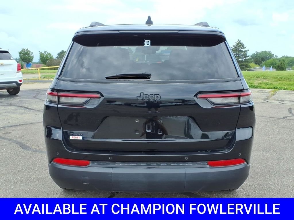 Used 2024 Black Jeep Altitude X image 6