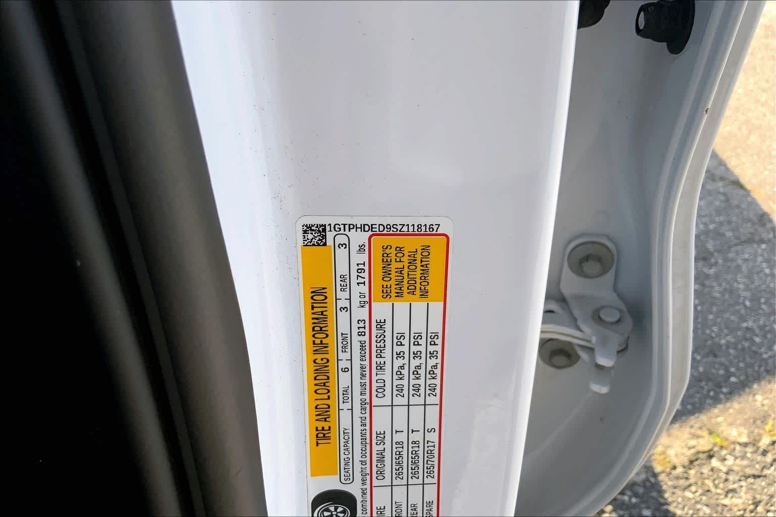 Used 2025 Summit White GMC SLT image 31