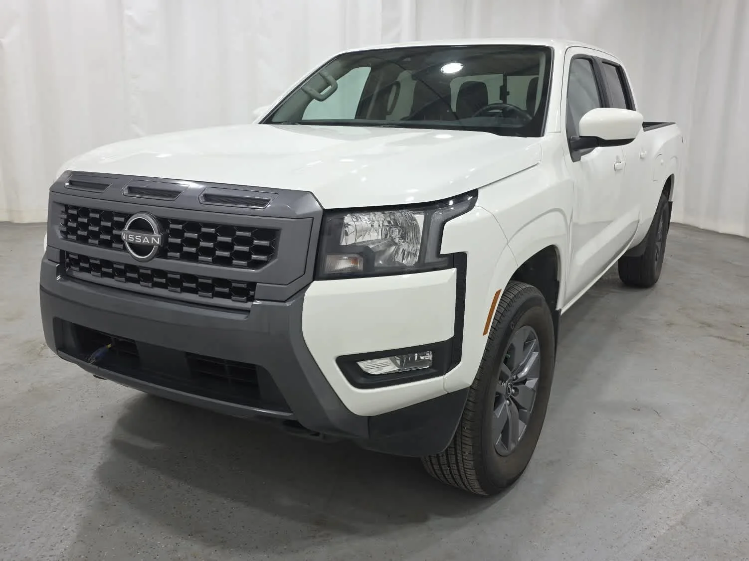 Used 2025 Whi/white Nissan SV image 1