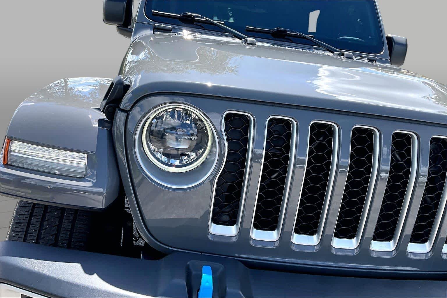 Used 2023 Sting-Gray Clearcoat Jeep Sahara image 27