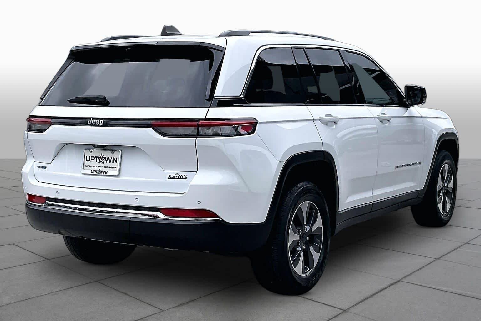 Used 2022 Bright White Clearcoat Jeep  image 13