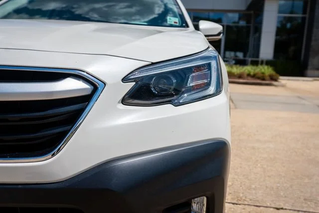 Used 2021 Crystal White Pearl Subaru Premium image 3