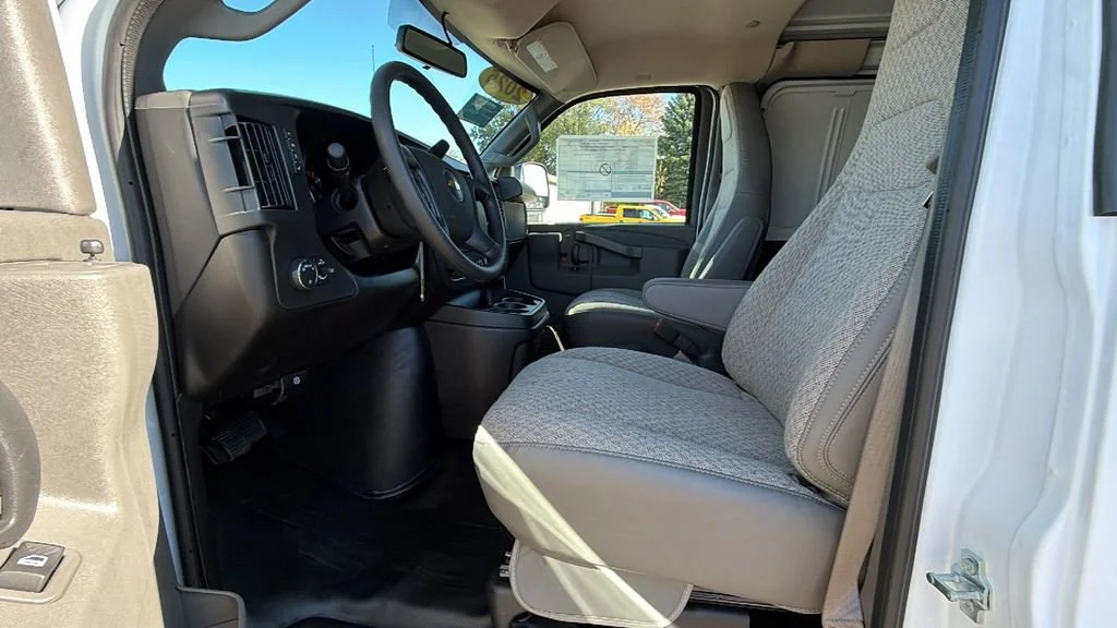 2025 Chevrolet Express Cargo Work Van - Photo 10