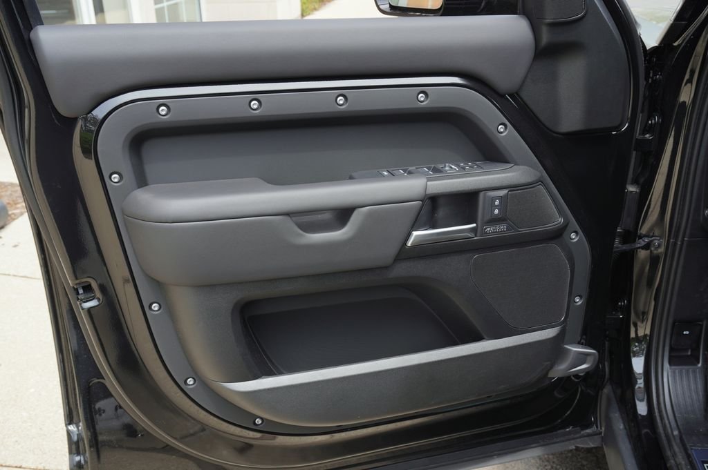 New 2026 Santorini Black Land Rover X image 10