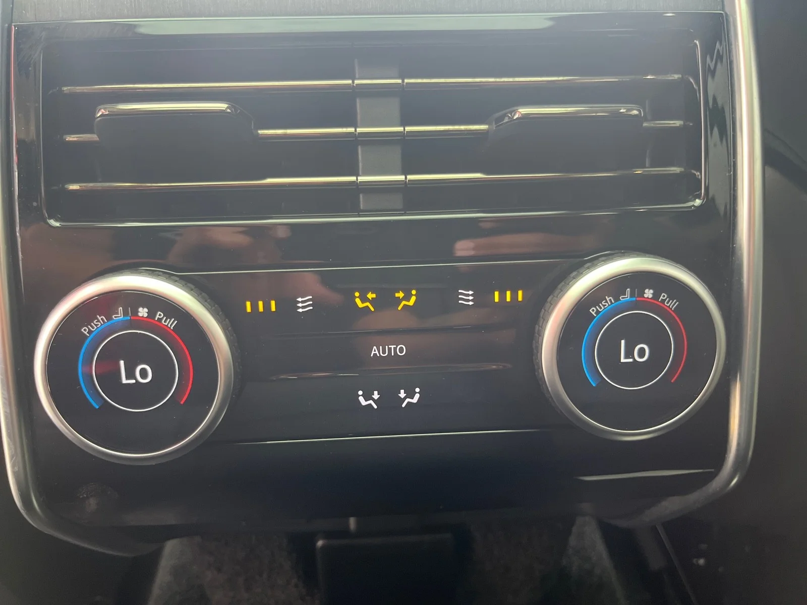 Used 2022 Fuji White Land Rover SE AWD image 38