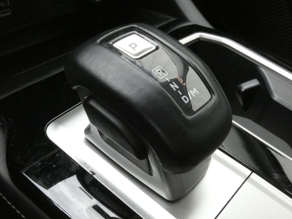 Used 2025 Silver Mitsubishi SE image 22