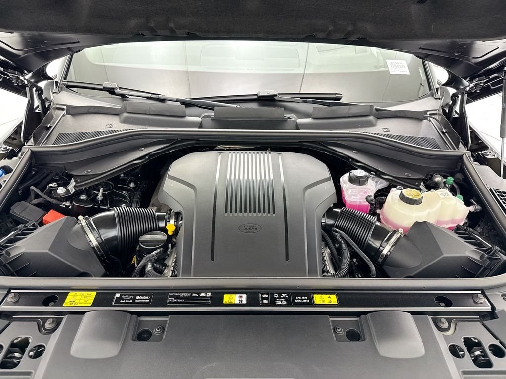 New 2026 Santorini Black Land Rover Dynamic SE image 28