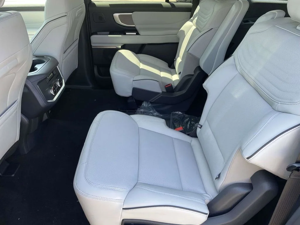 New 2026 Glacier Gray Metallic Tri-Coat Ford Platinum image 12